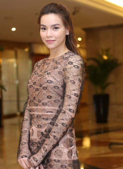 angela-phuong-trinh-pham-huong-trang-diem-dep-voi-mat-khoi-2