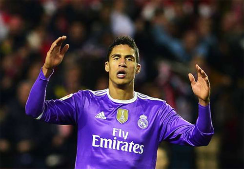 Real mất Varane trong một loạt trận then chốt
