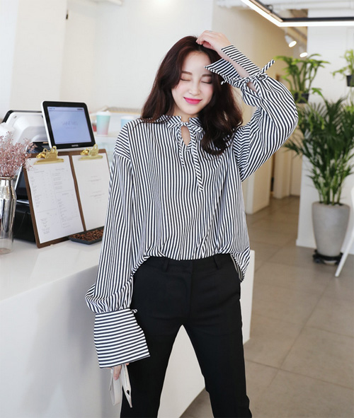 Vừa đẹp rụng tim vừa giỏi giấu nhược điểm bảo sao kiểu sơ mi này hot đến thế