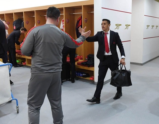 Cầu thủ Arsenal làm gì trong phòng thay đồ trước đại chiến Man City?