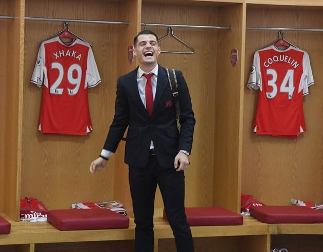 Cầu thủ Arsenal làm gì trong phòng thay đồ trước đại chiến Man City?