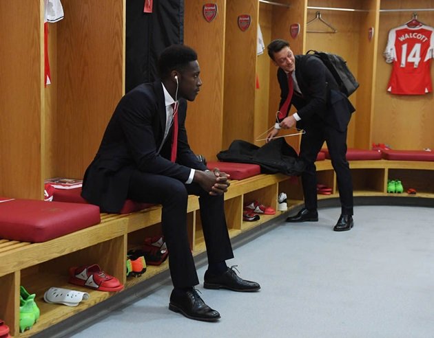 Cầu thủ Arsenal làm gì trong phòng thay đồ trước đại chiến Man City?