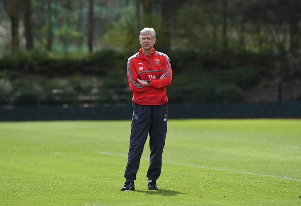 PSG tung ra đề nghị 'không thể từ chối' cho Wenger