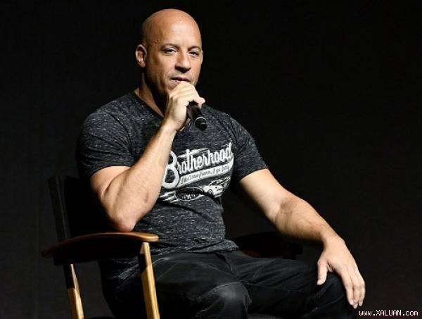 Vin Diesel nấc nghẹn nói về Paul Walker trong buổi chiếu phim