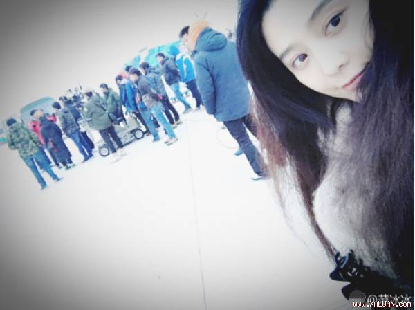Làm nền cho Phạm Băng Băng chụp ‘tự sướng’ vậy mà Lý Thần lại ‘lầy lội’ thế này đây