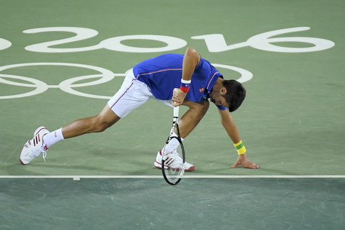 Mất phong độ khủng khiếp, Djokovic rớt hạng... 18 thế giới