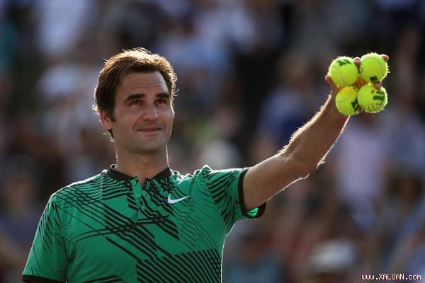 Federer cứu hai match-point, vào bán kết Miami Open