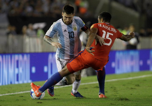 Maradona “bỏ nhỏ” sếp FIFA, giúp Messi kháng án