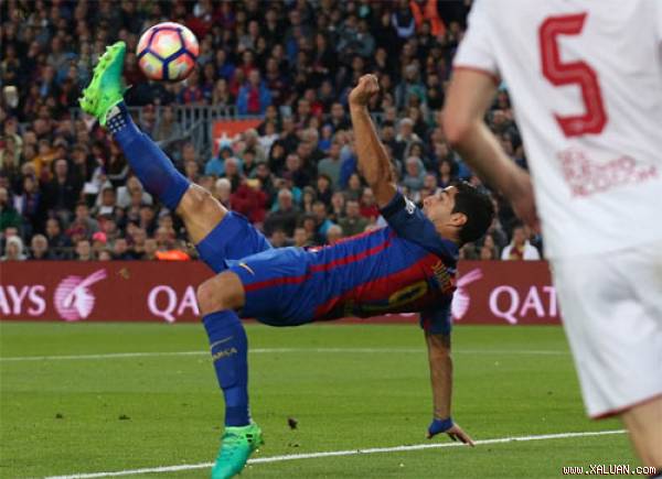 Suarez vô lê kiểu xe đạp chổng ngược, Barca đại thắng Sevilla