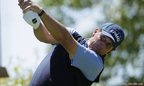 Mickelson: ‘Một số golfer cố tình đặt sai vị trí bóng’