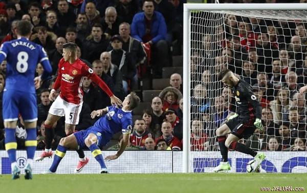 Kiểu tóc thời thượng của De Gea hứng bão chỉ trích