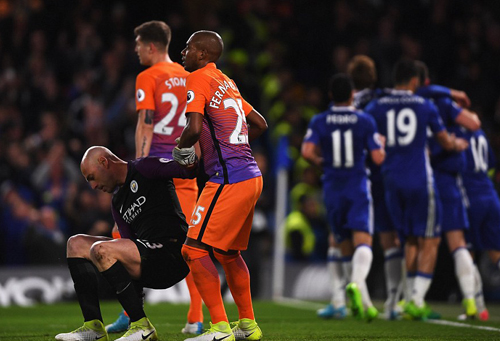 Hazard lập cú đúp, Chelsea đánh bại Man City