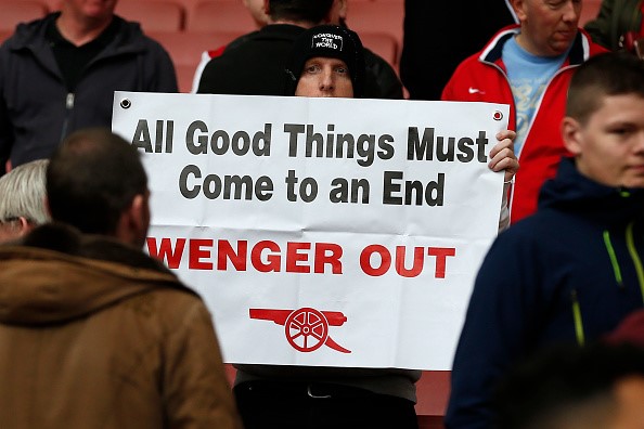Muôn kiểu biểu tình của CĐV Arsenal đòi sa thải Wenger
