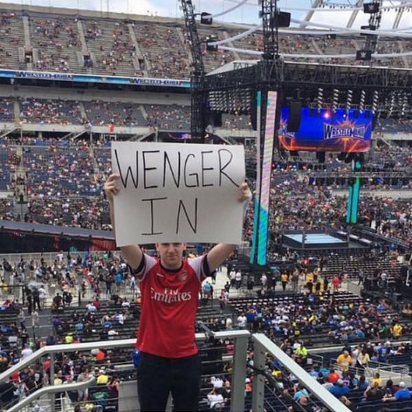 Muôn kiểu biểu tình của CĐV Arsenal đòi sa thải Wenger