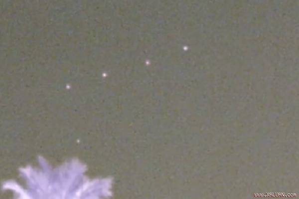 Xôn xao hàng loạt vật thể nghi UFO dàn cảnh ở Las Vegas