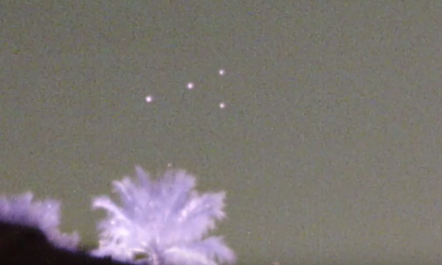 Xôn xao hàng loạt vật thể nghi UFO dàn cảnh ở Las Vegas