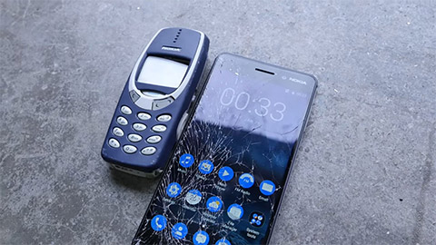 Nokia 6 đọ sức bền với Nokia 3310