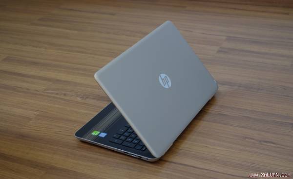 Laptop pin hơn 9 tiếng, tích hợp sạc nhanh