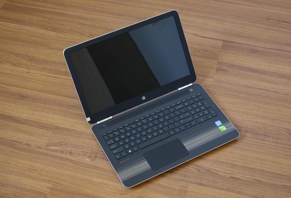 Laptop pin hơn 9 tiếng, tích hợp sạc nhanh