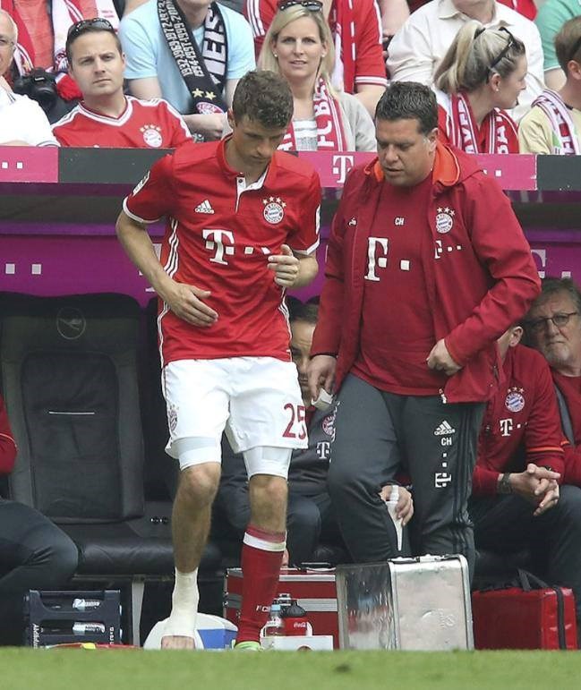 Bayern hủy diệt Augsburg: Sẵn sàng quyết chiến Dortmund, Real!