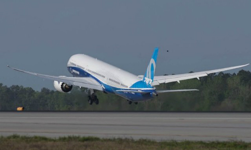 'Giấc mơ bay' lớn nhất của Boeing lần đầu cất cánh