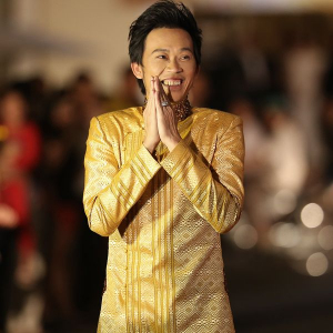  Hoài Linh