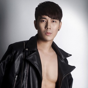 Aaron Hoàn
